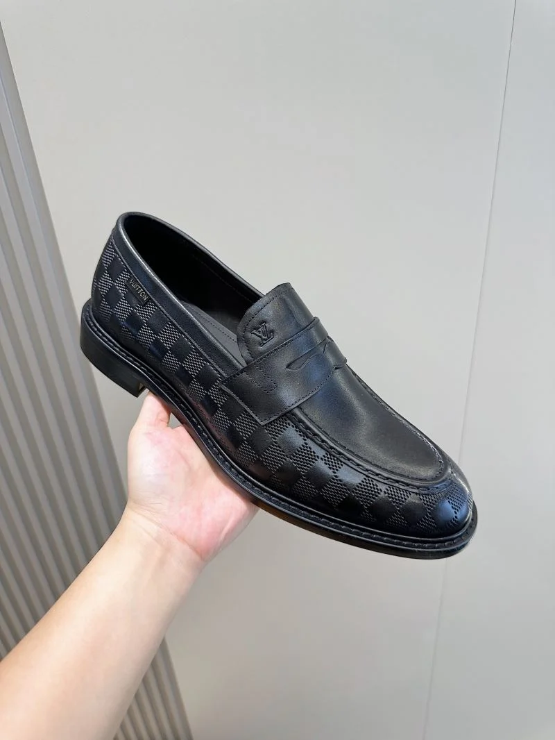 MultiPurpose Louis Vuitton Low Shoes 32907
