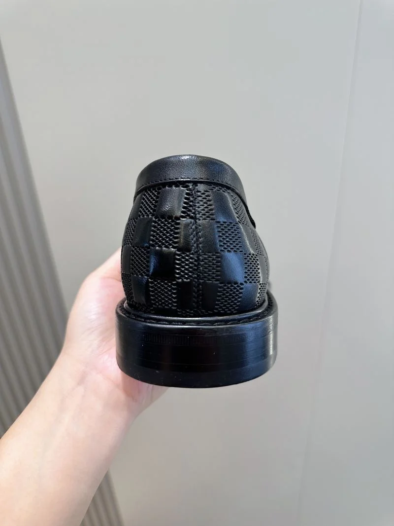 MultiPurpose Louis Vuitton Low Shoes 32907