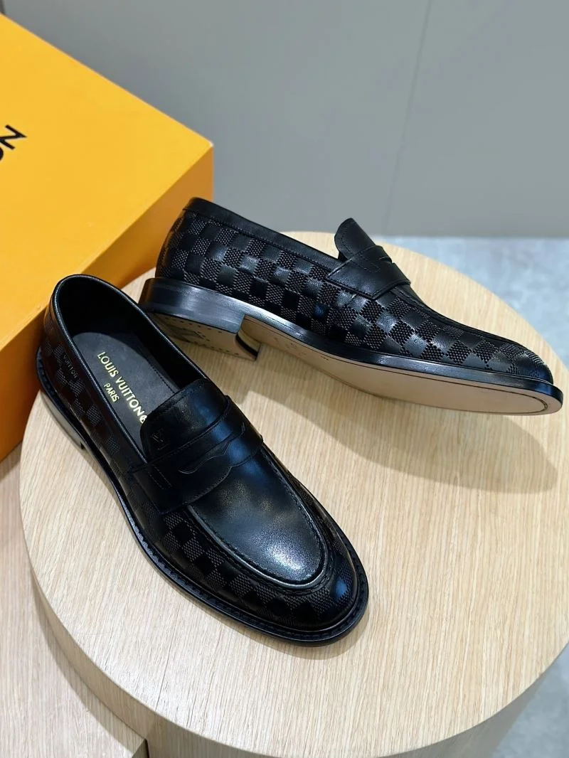 MultiPurpose Louis Vuitton Low Shoes 32907