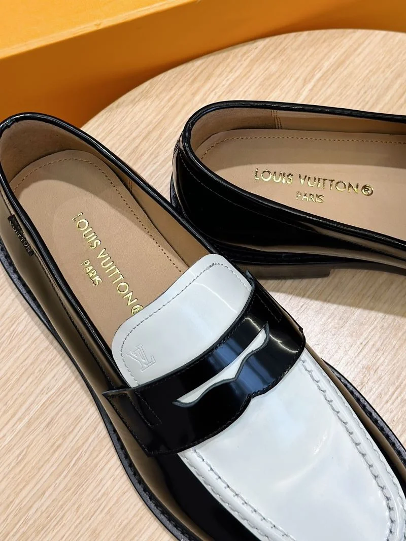 Louis Vuitton Low Shoes SoftTouch 32906