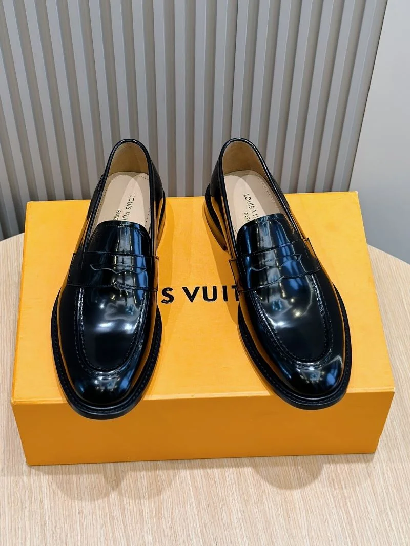 Durable Louis Vuitton Low Shoes 32913
