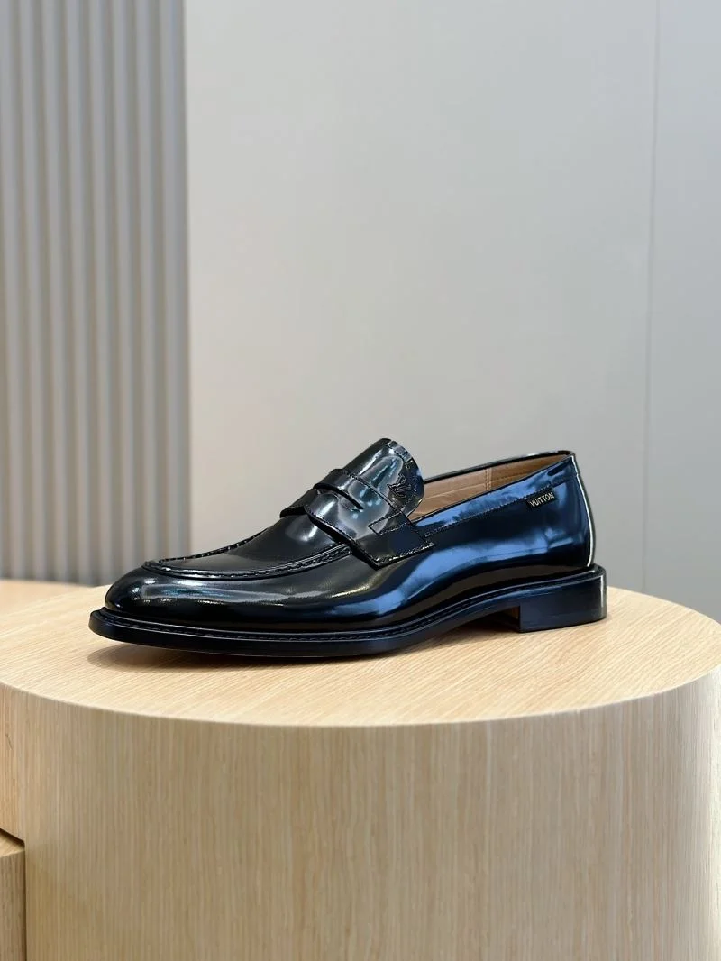 Durable Louis Vuitton Low Shoes 32913