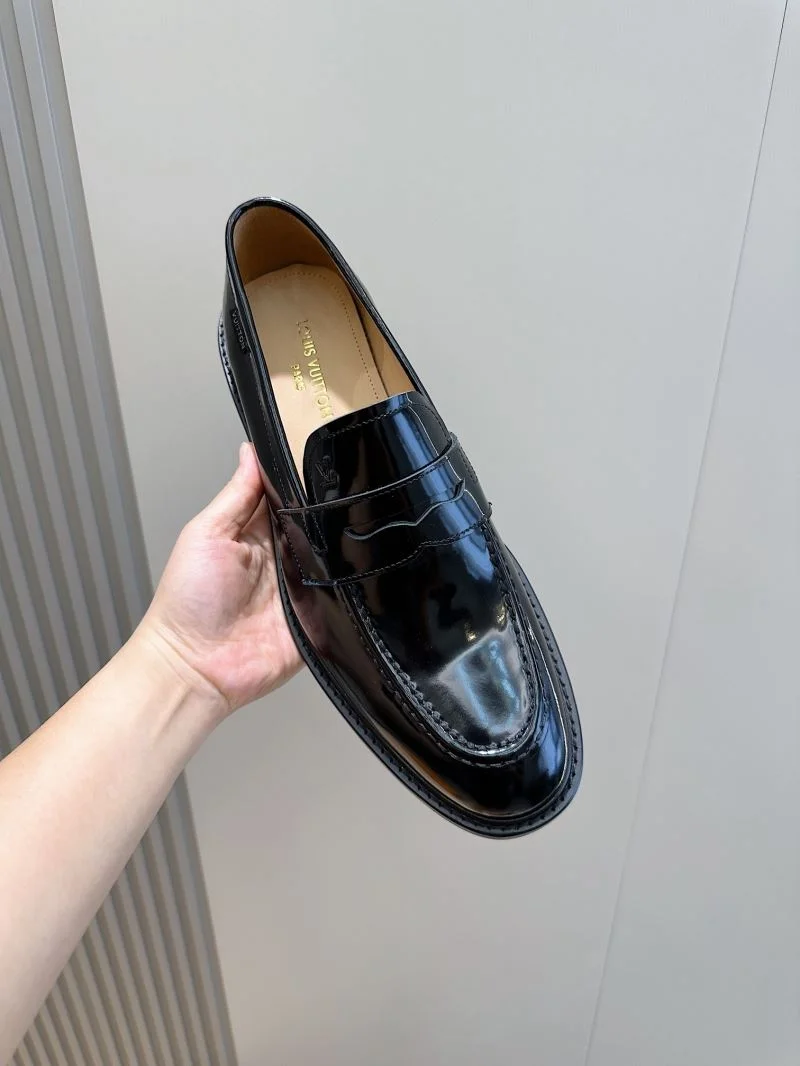 Durable Louis Vuitton Low Shoes 32913