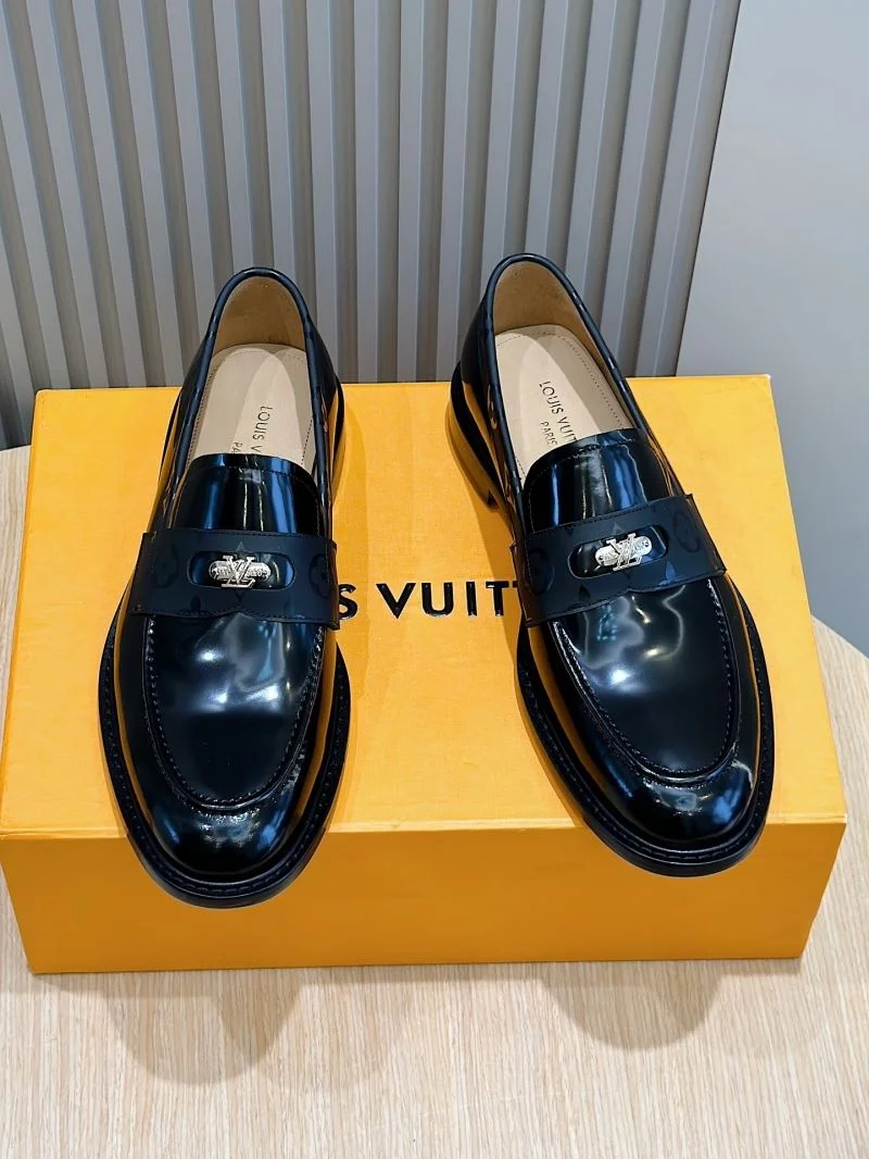 Fashionable Louis Vuitton Low Shoes 32912