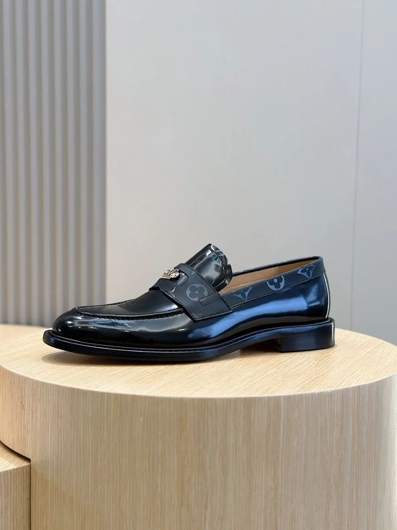 Fashionable Louis Vuitton Low Shoes 32912