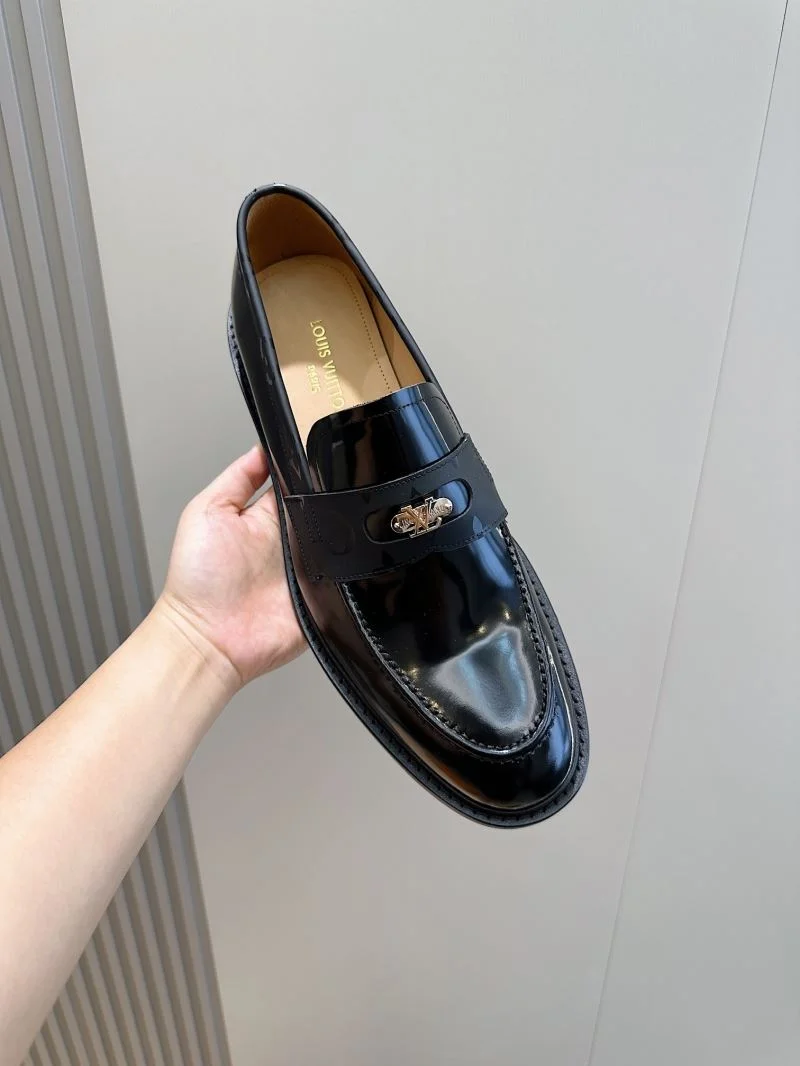 Fashionable Louis Vuitton Low Shoes 32912