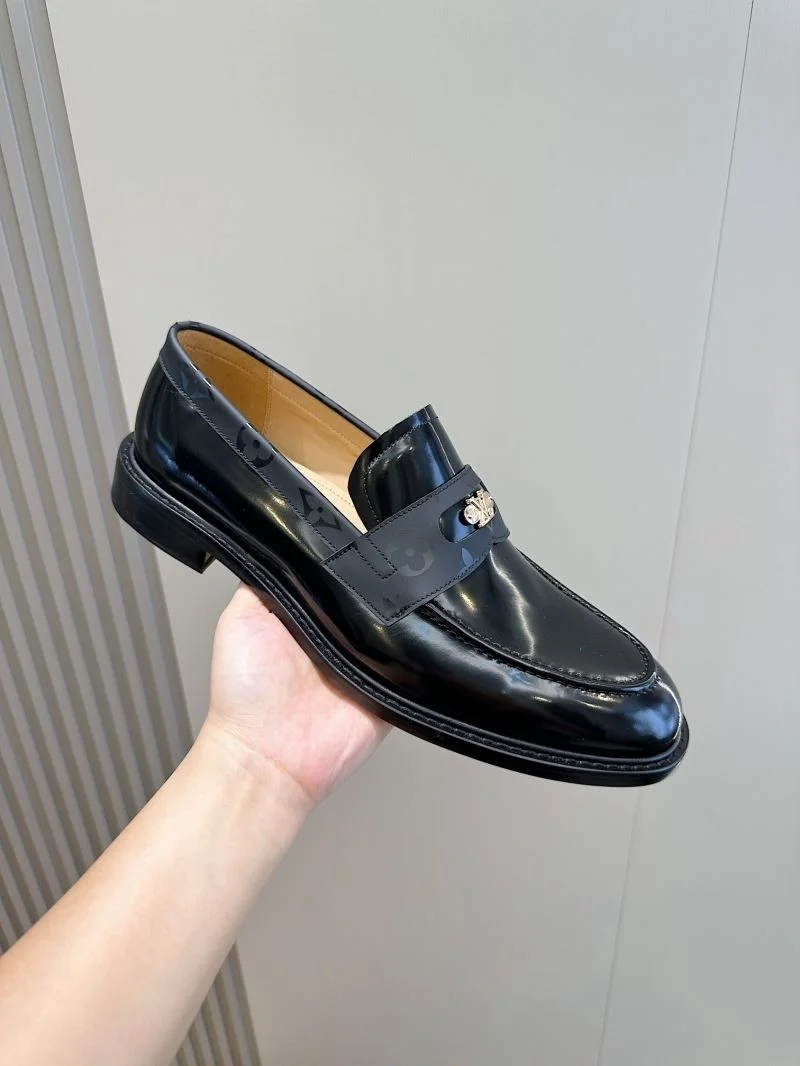 Fashionable Louis Vuitton Low Shoes 32912