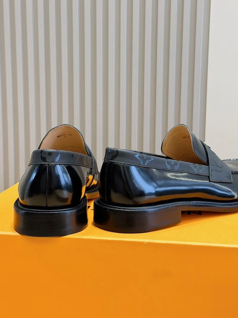 Fashionable Louis Vuitton Low Shoes 32912