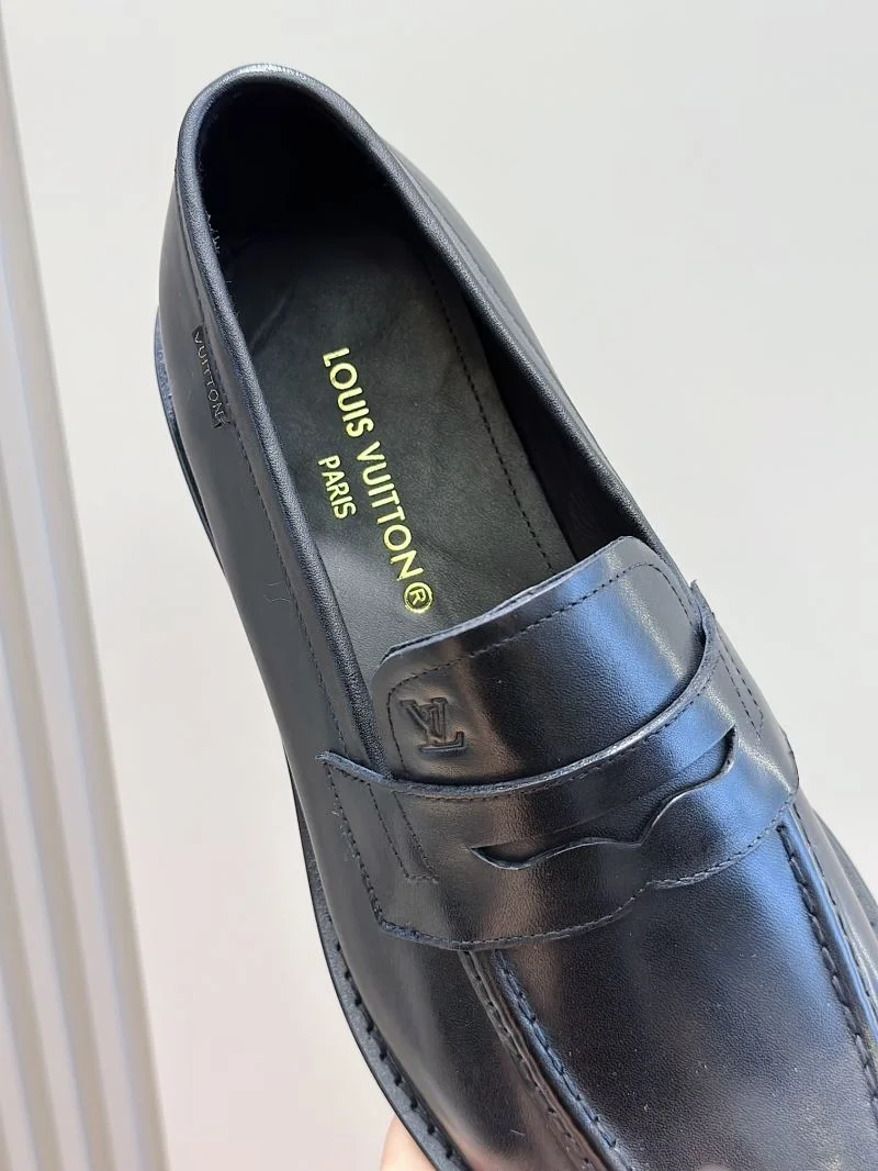 Cozy Louis Vuitton Low Shoes 32911