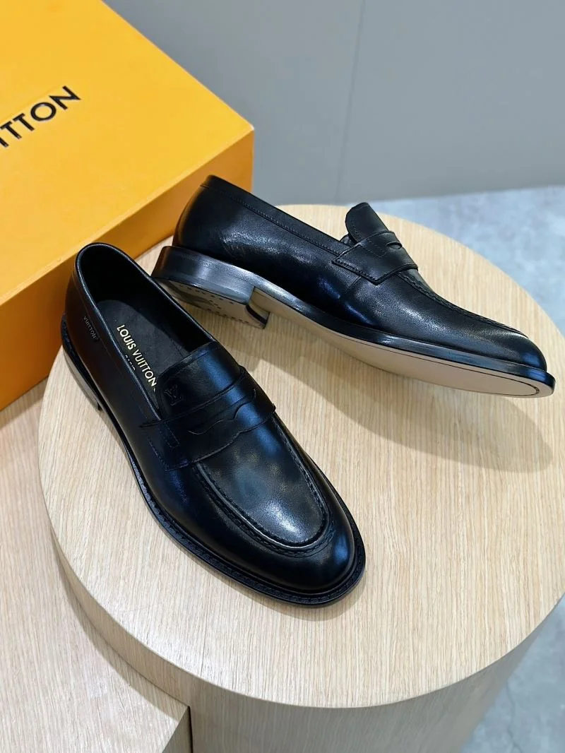 Cozy Louis Vuitton Low Shoes 32911