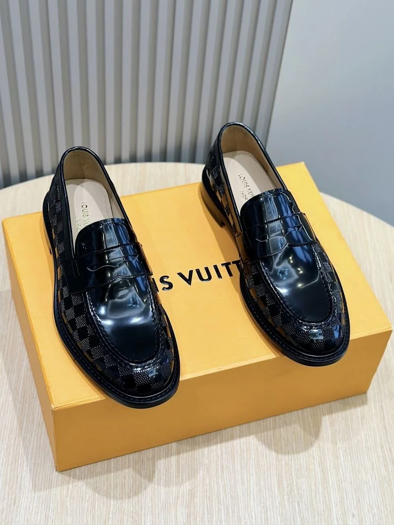 Louis Vuitton Low Shoes FashionForward 32910