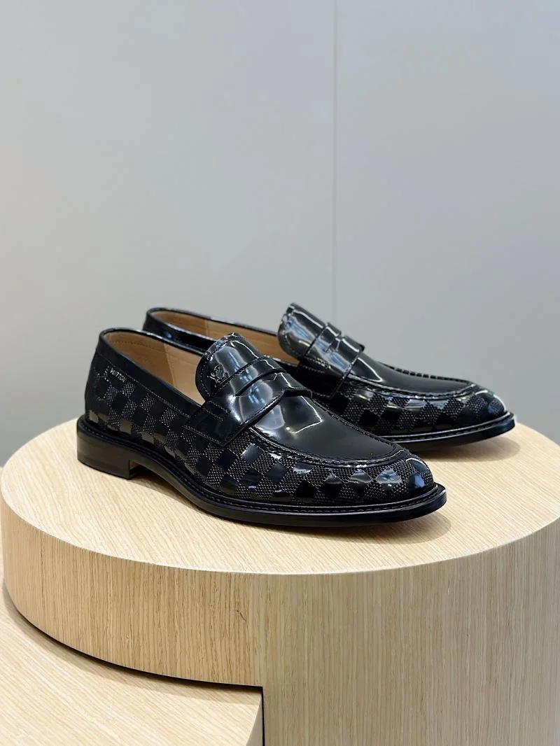 Louis Vuitton Low Shoes FashionForward 32910