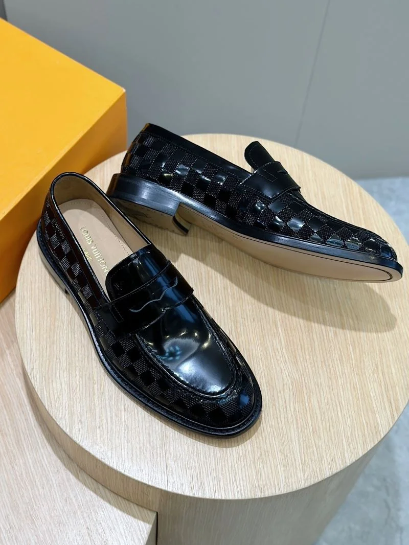 Louis Vuitton Low Shoes FashionForward 32910