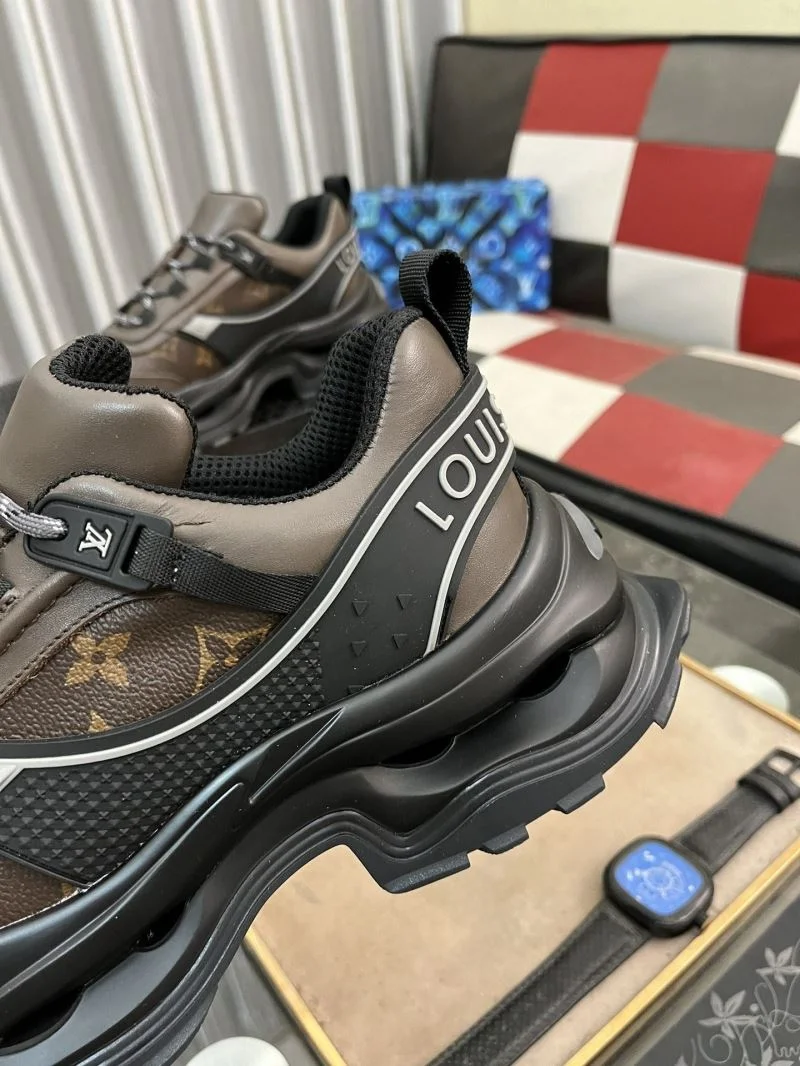 Compact Louis Vuitton Low Shoes 32897
