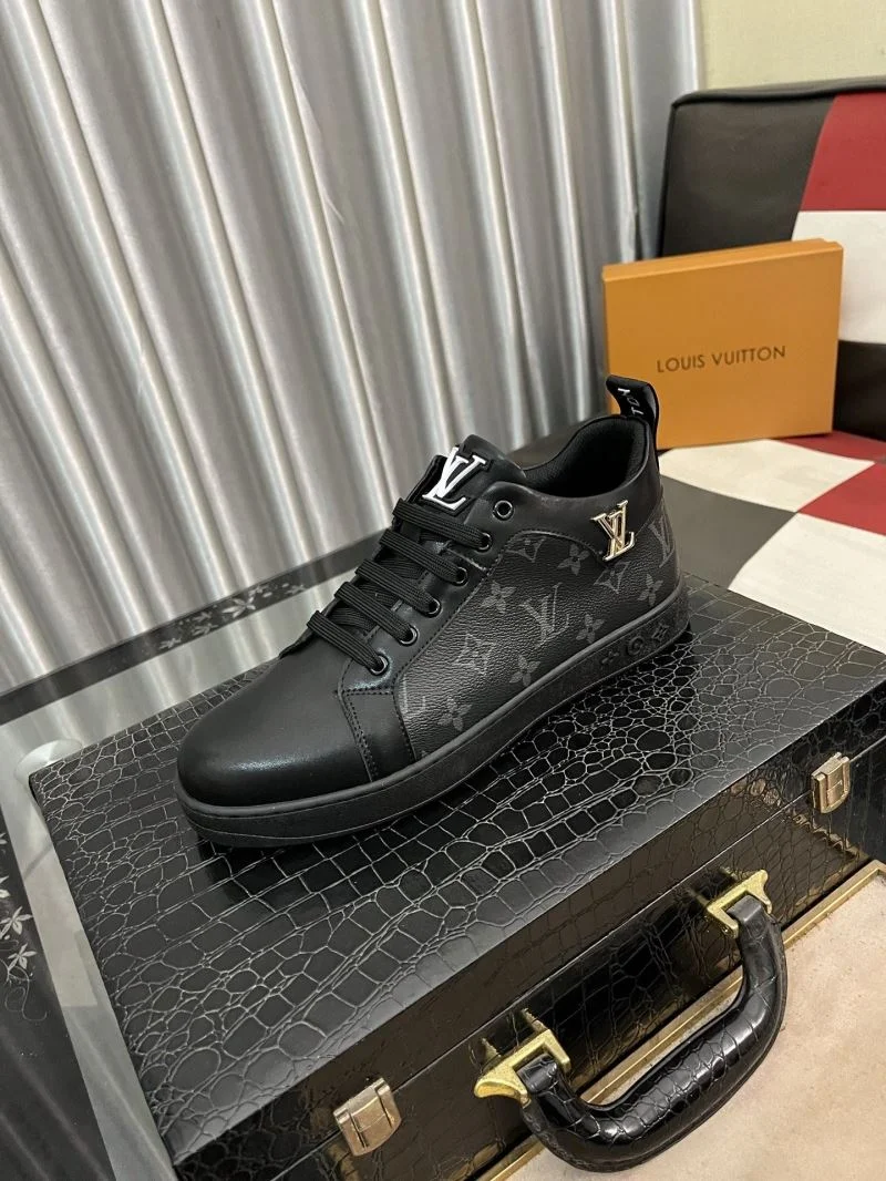 SmoothTexture Louis Vuitton Low Shoes 32884