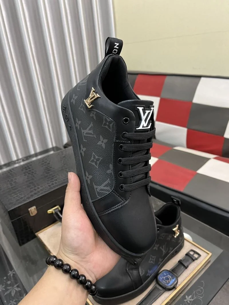 SmoothTexture Louis Vuitton Low Shoes 32884