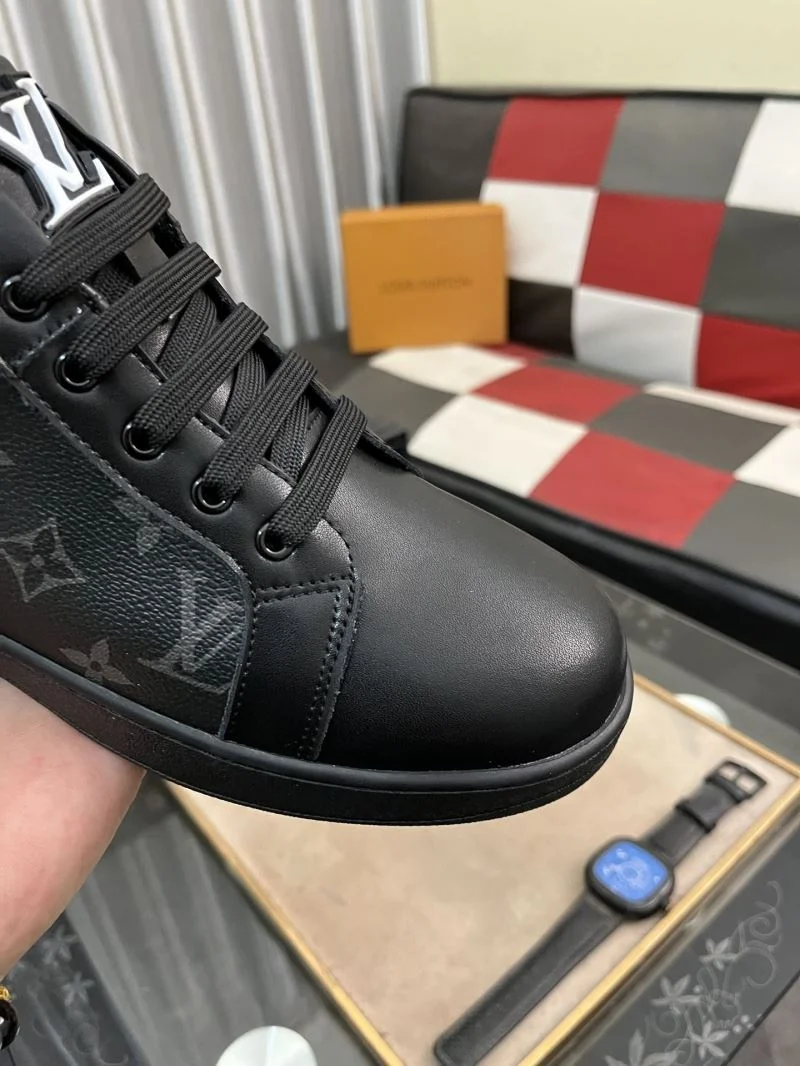 SmoothTexture Louis Vuitton Low Shoes 32884