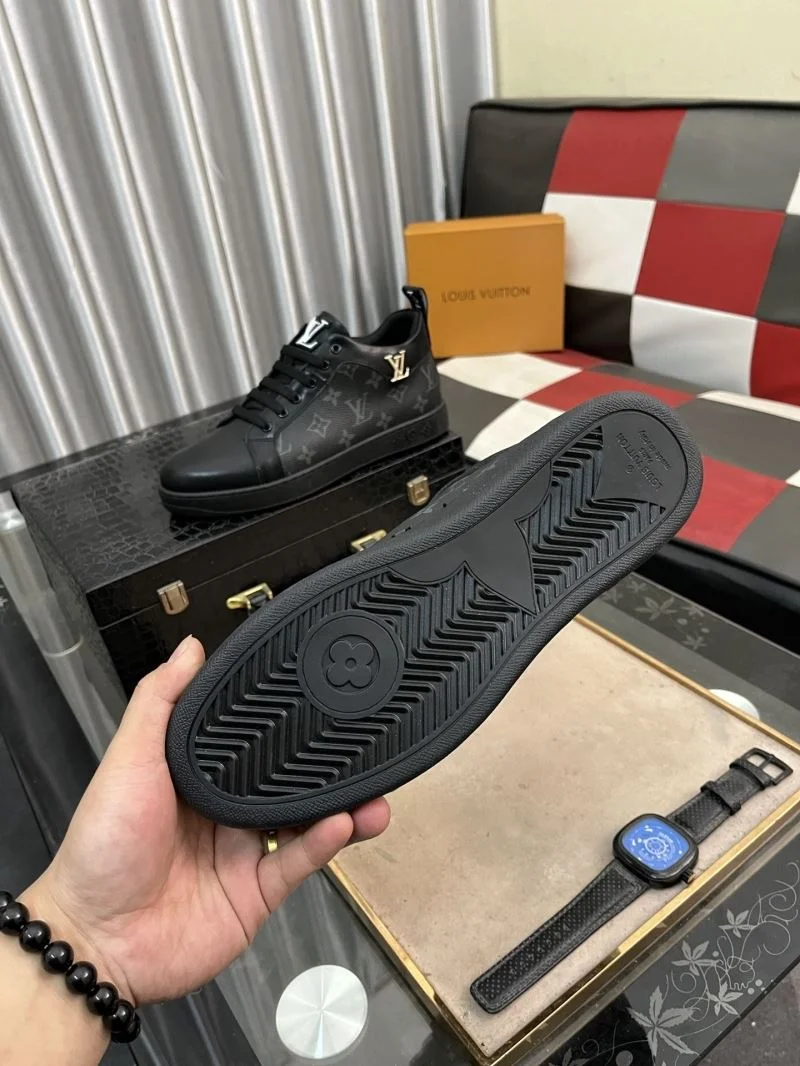 SmoothTexture Louis Vuitton Low Shoes 32884