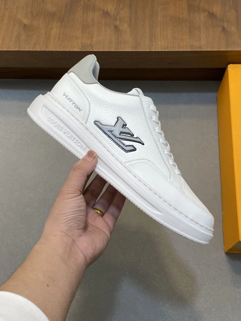 TechFriendly Louis Vuitton Low Shoes 32873