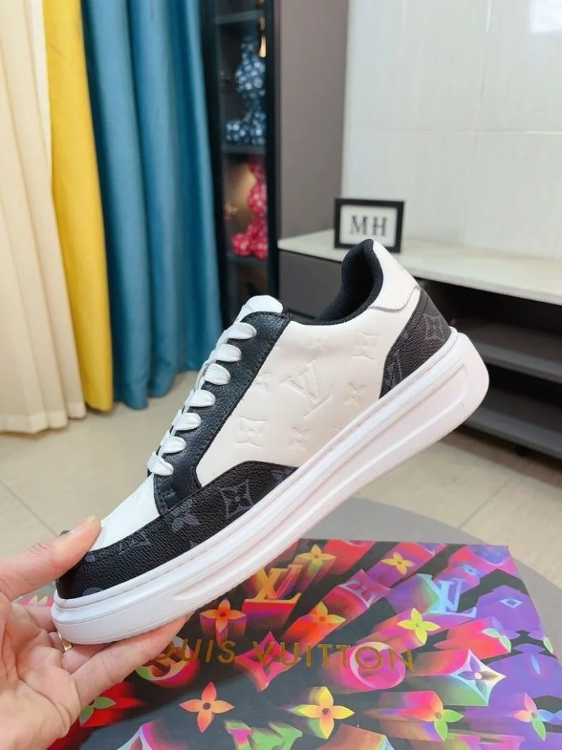 Trendsetting Louis Vuitton Low Shoes 32869