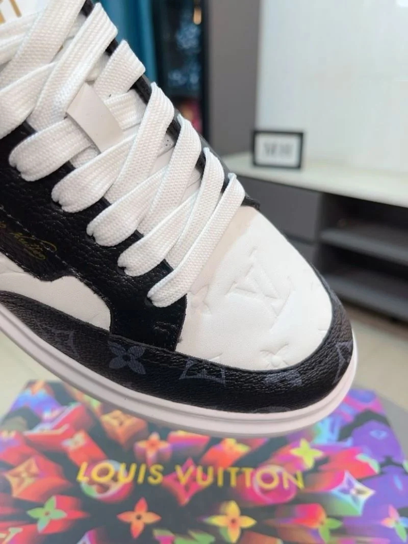 Trendsetting Louis Vuitton Low Shoes 32869