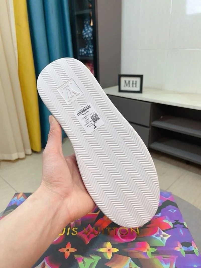 Trendsetting Louis Vuitton Low Shoes 32869