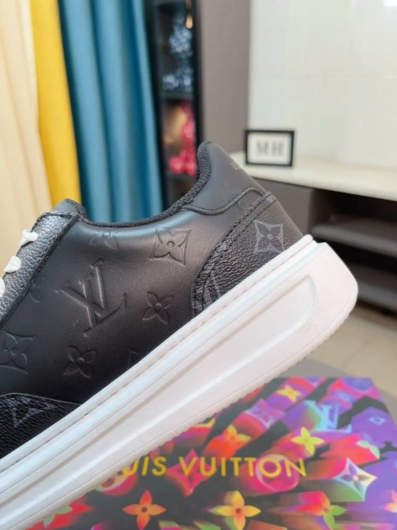 Louis Vuitton Low Shoes Classic 32865