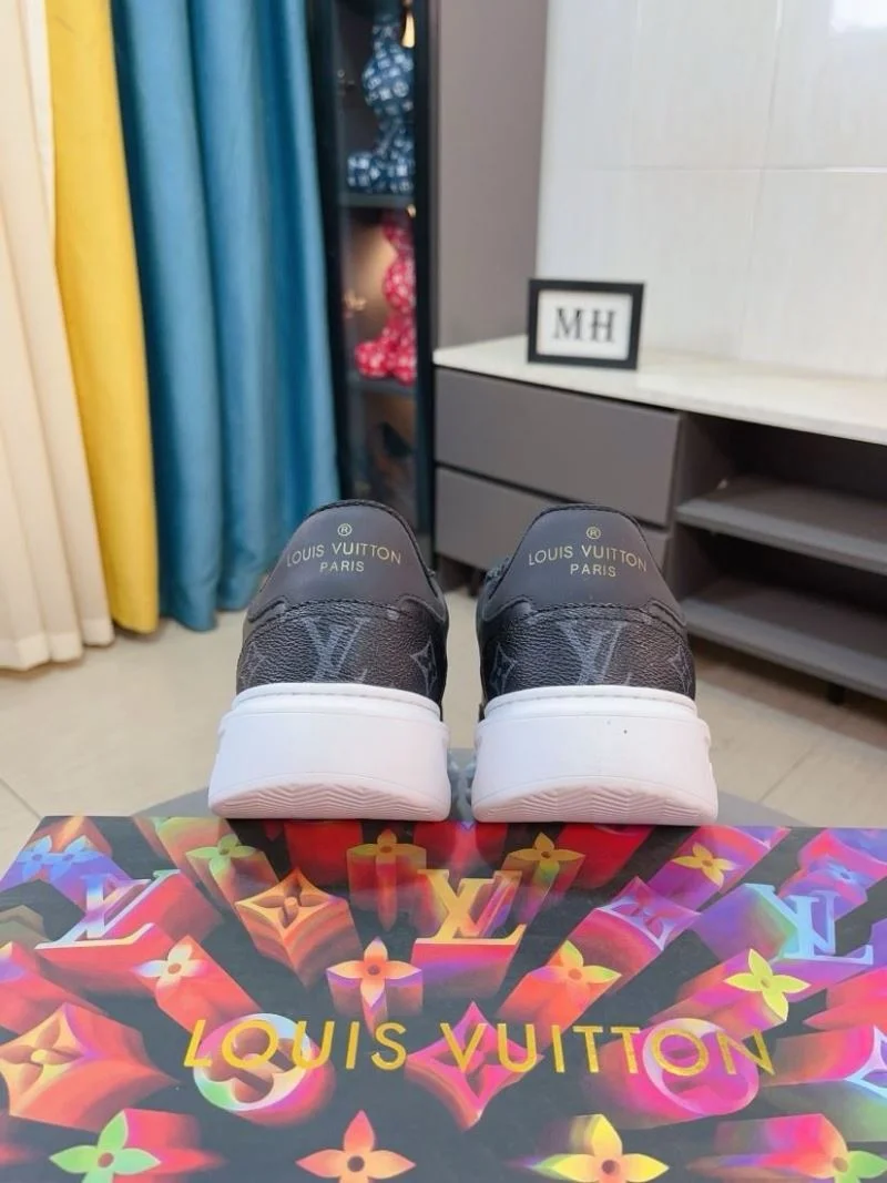 Louis Vuitton Low Shoes Classic 32865