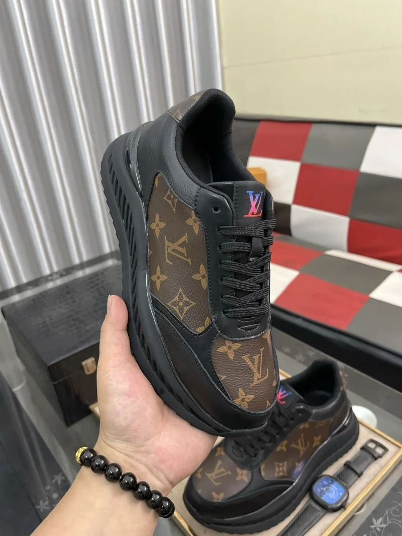 Lightweight Louis Vuitton Low Shoes 32864