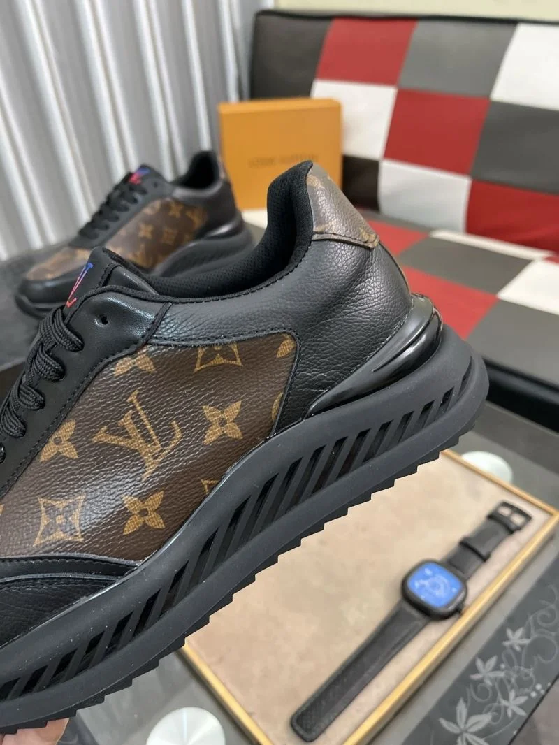 Lightweight Louis Vuitton Low Shoes 32864