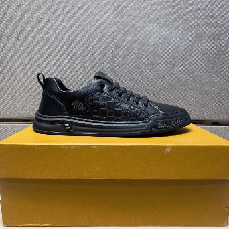 Lightweight Louis Vuitton Low Shoes 32846