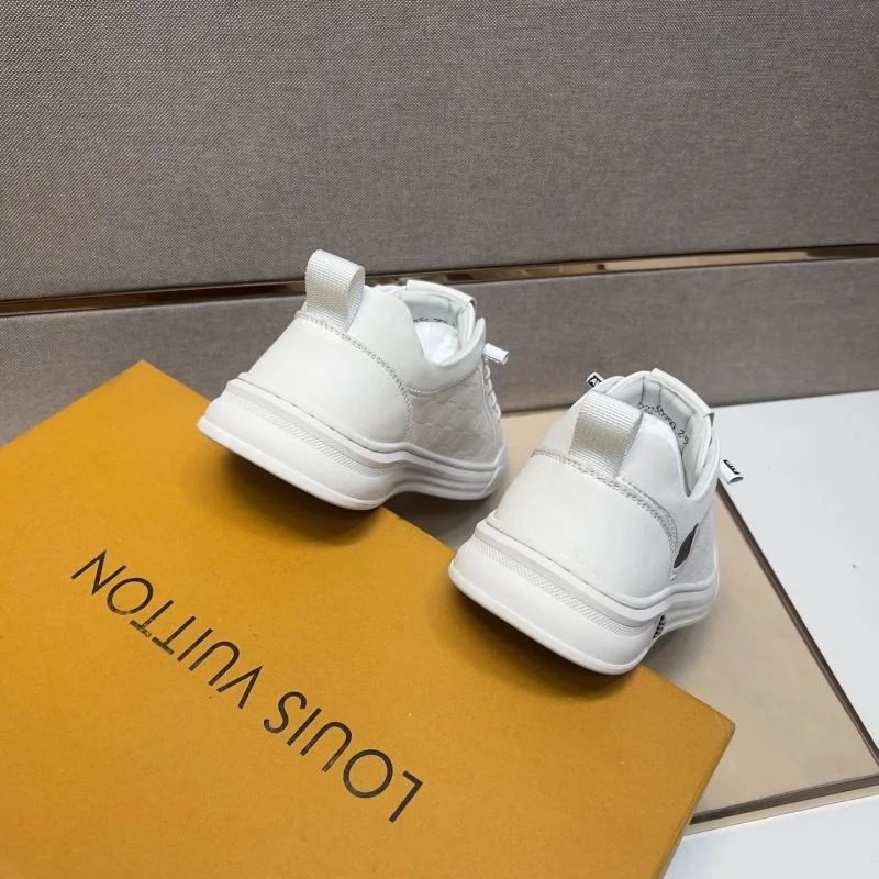 Louis Vuitton Low Shoes Classic 32848