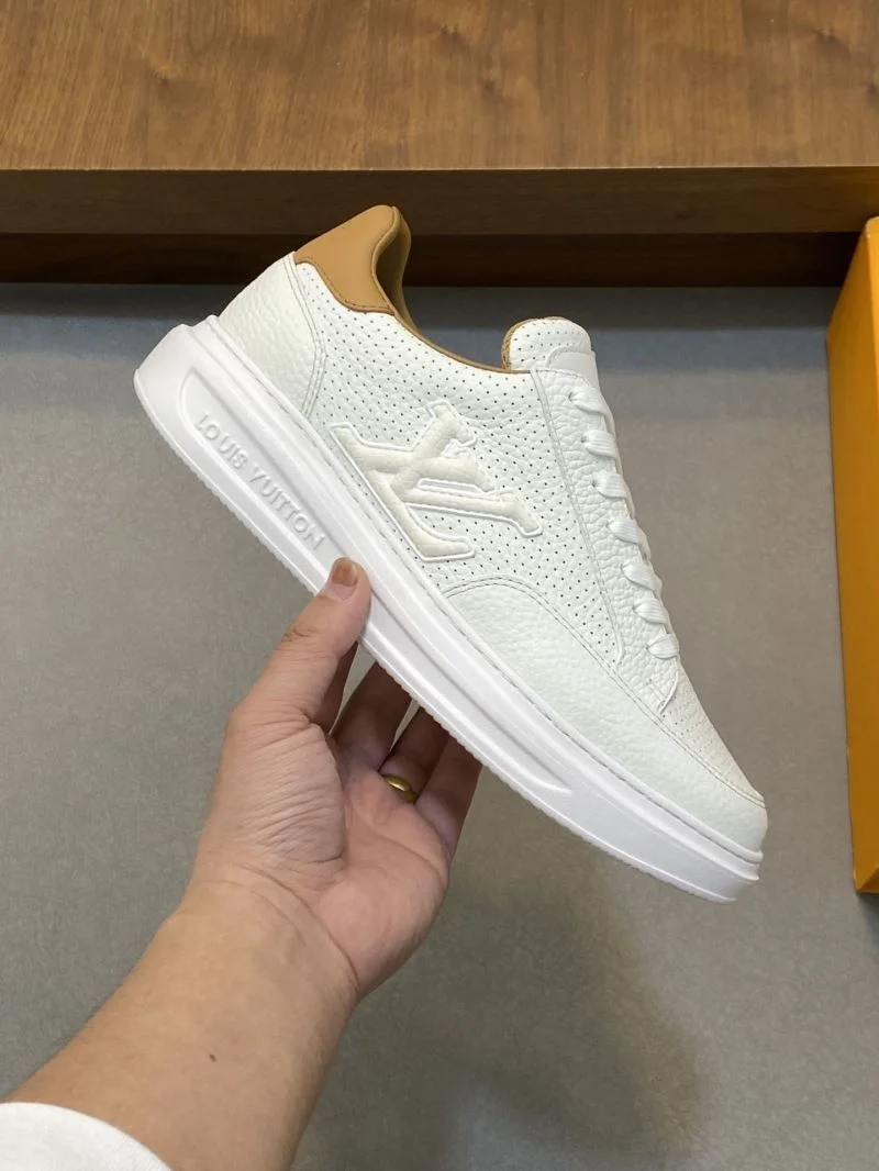Timeless Louis Vuitton Low Shoes 32854