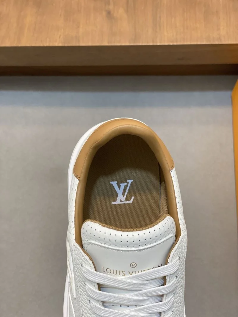 Timeless Louis Vuitton Low Shoes 32854