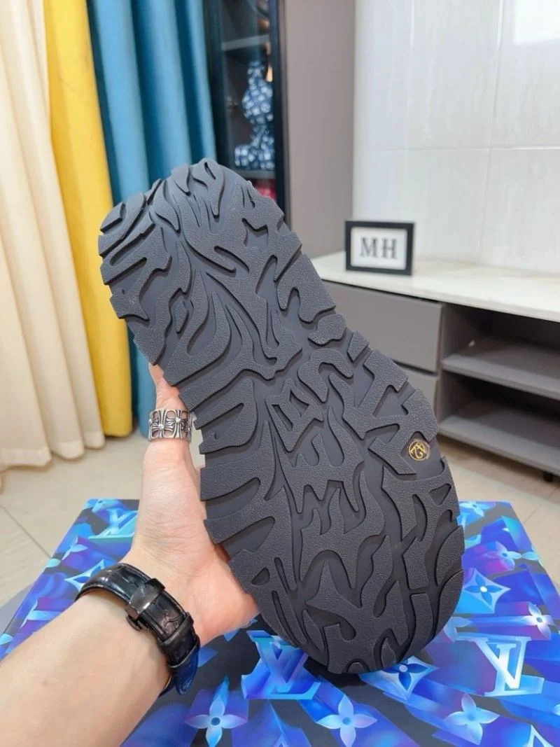Original Louis Vuitton Low Shoes 32850