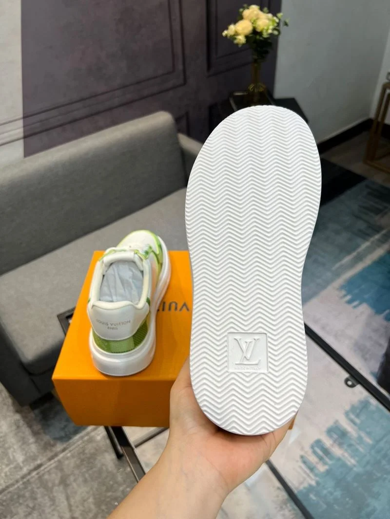 Refined Louis Vuitton Low Shoes 32833
