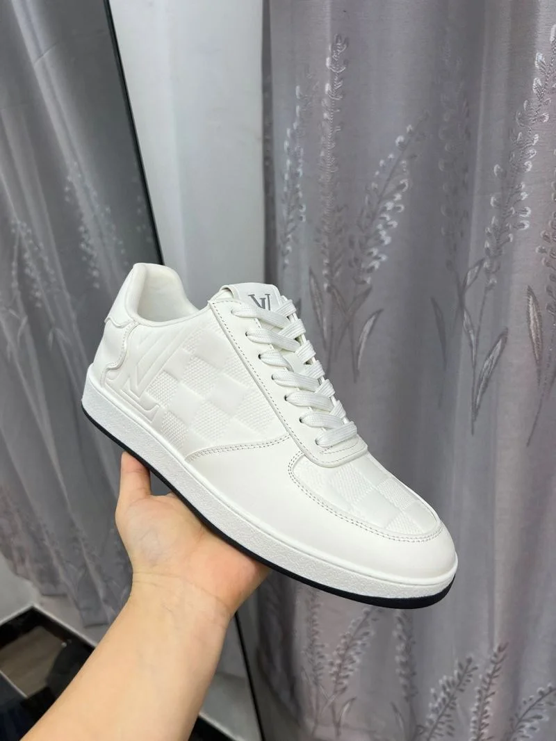 Louis Vuitton Low Shoes FreshLook 32828