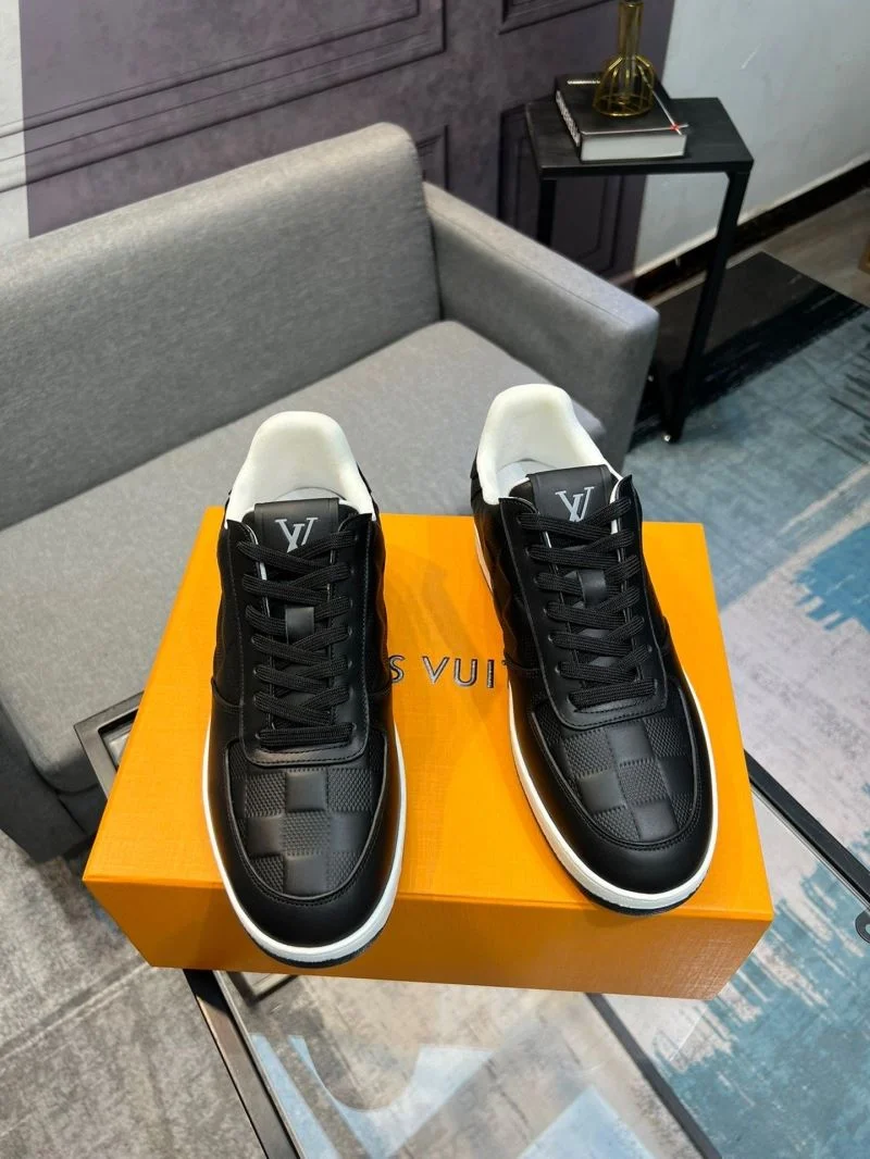 Louis Vuitton Low Shoes EyeCatching 32836