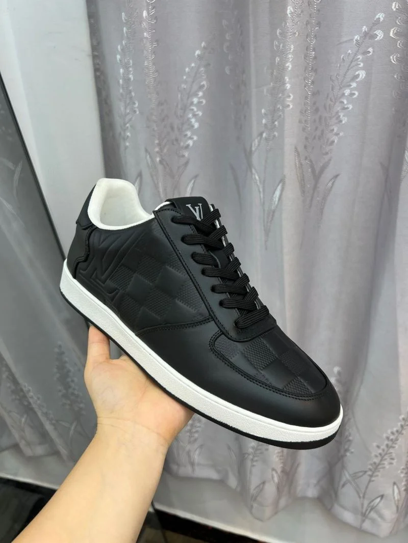 Louis Vuitton Low Shoes EyeCatching 32836