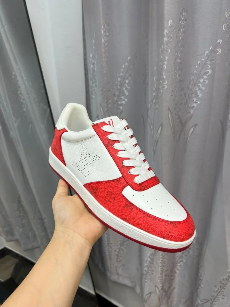 Versatile Louis Vuitton Low Shoes 32831