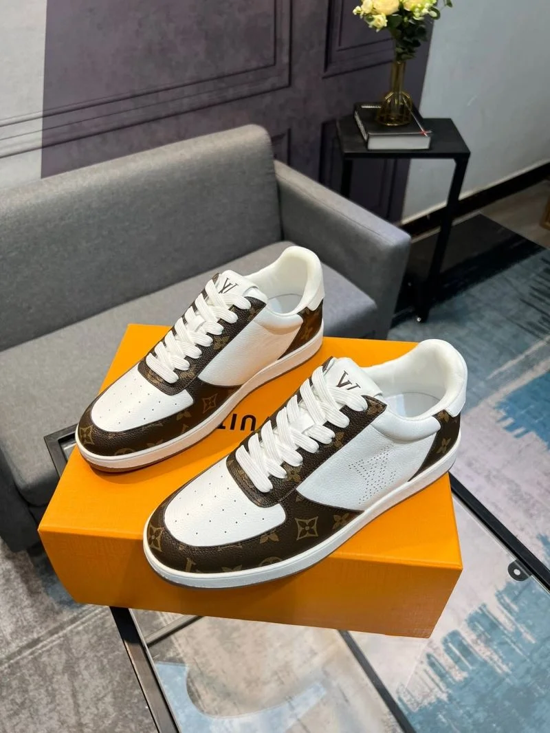 Sporty Louis Vuitton Low Shoes 32806
