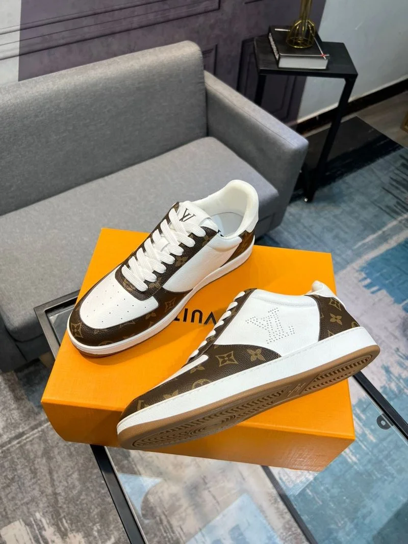 Sporty Louis Vuitton Low Shoes 32806
