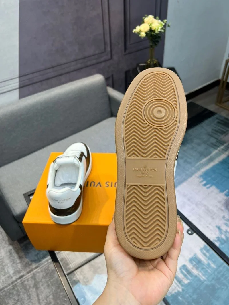 Sporty Louis Vuitton Low Shoes 32806