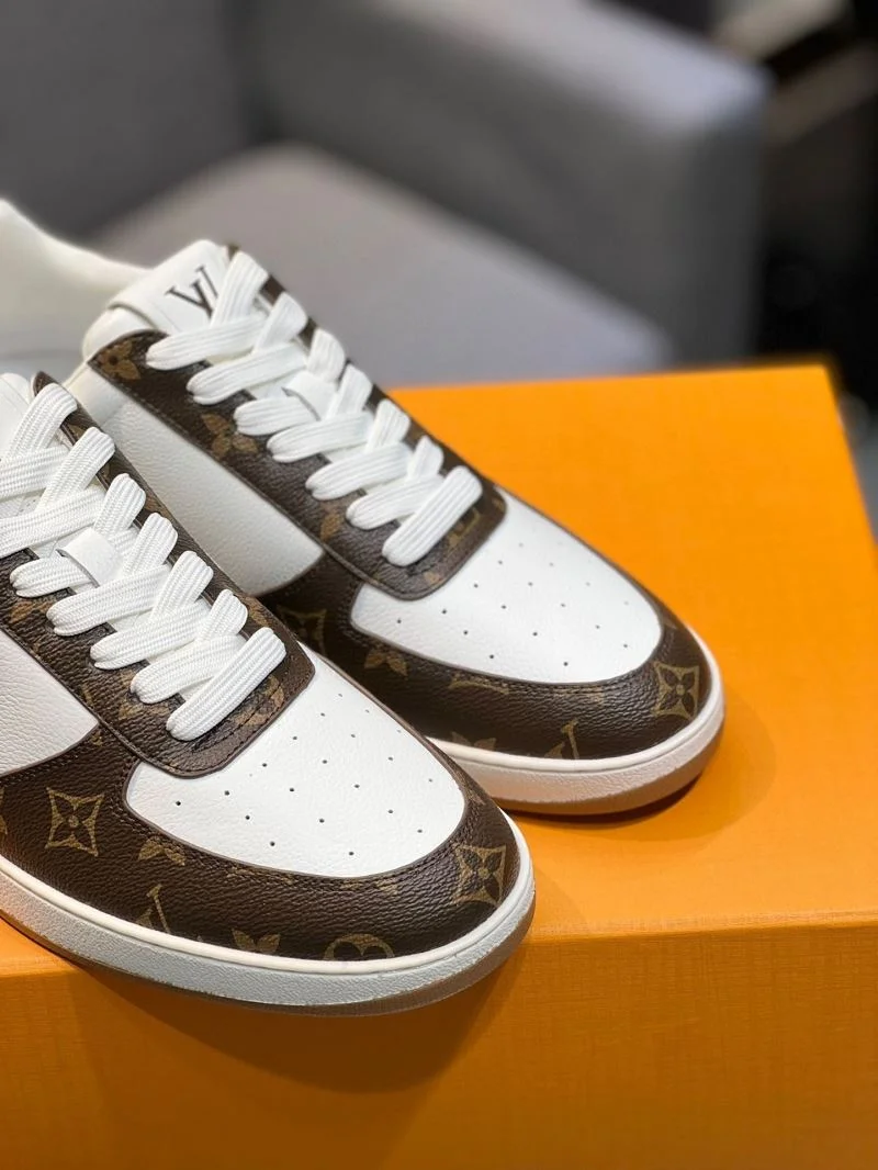 Sporty Louis Vuitton Low Shoes 32806