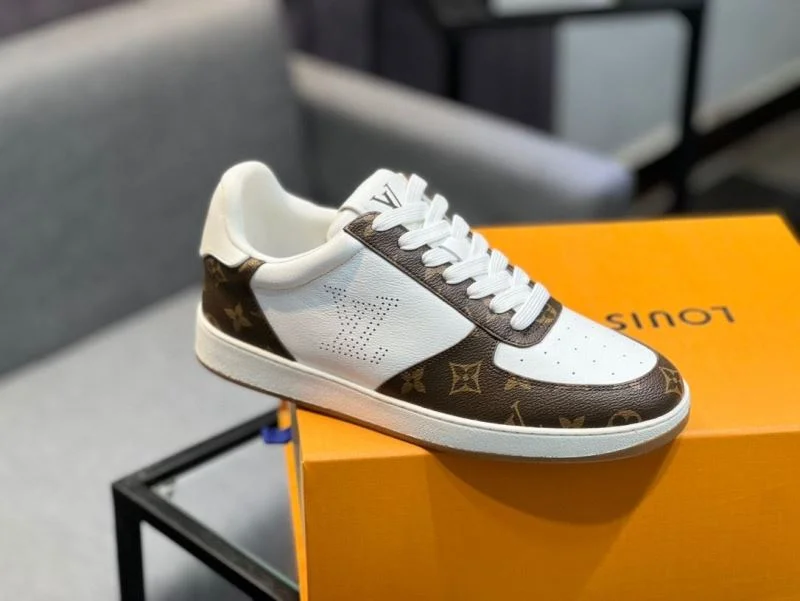 Sporty Louis Vuitton Low Shoes 32806