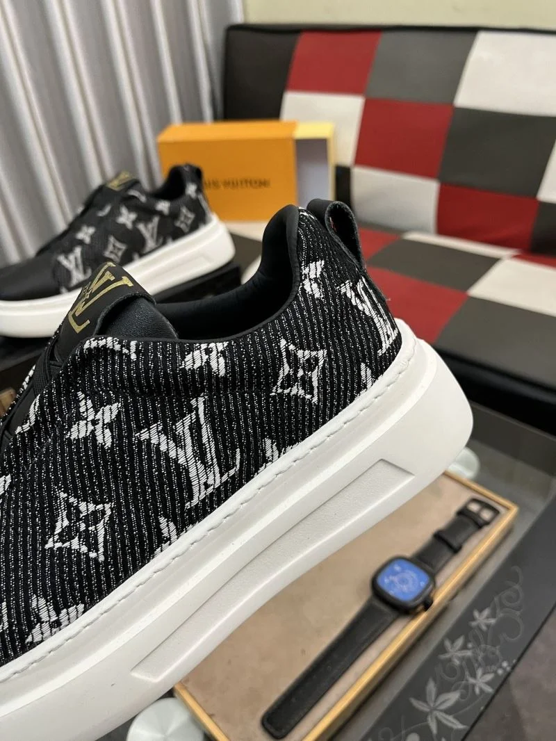 Louis Vuitton Low Shoes WeatherProof 32802