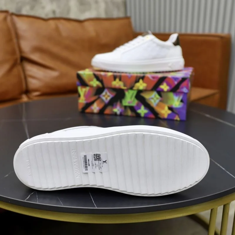 Louis Vuitton Low Shoes EyeCatching 32812