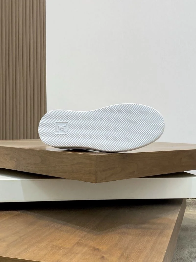 Minimalist Louis Vuitton Low Shoes 32811