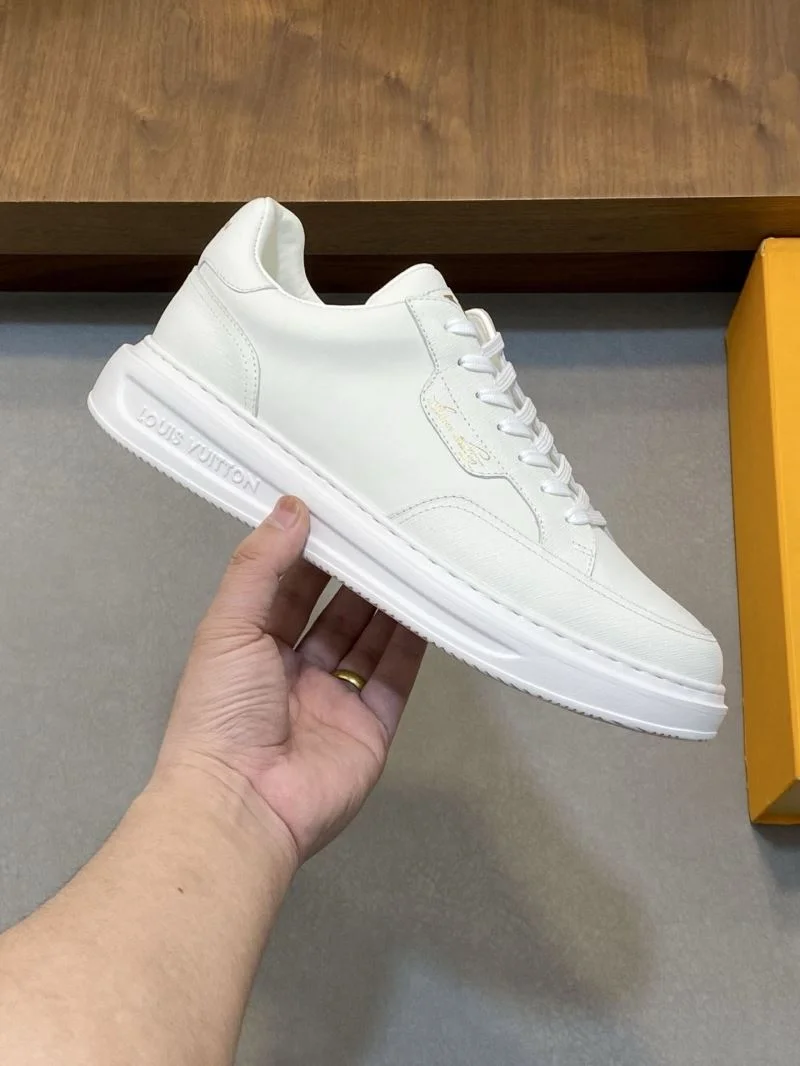 Versatile Louis Vuitton Low Shoes 32792