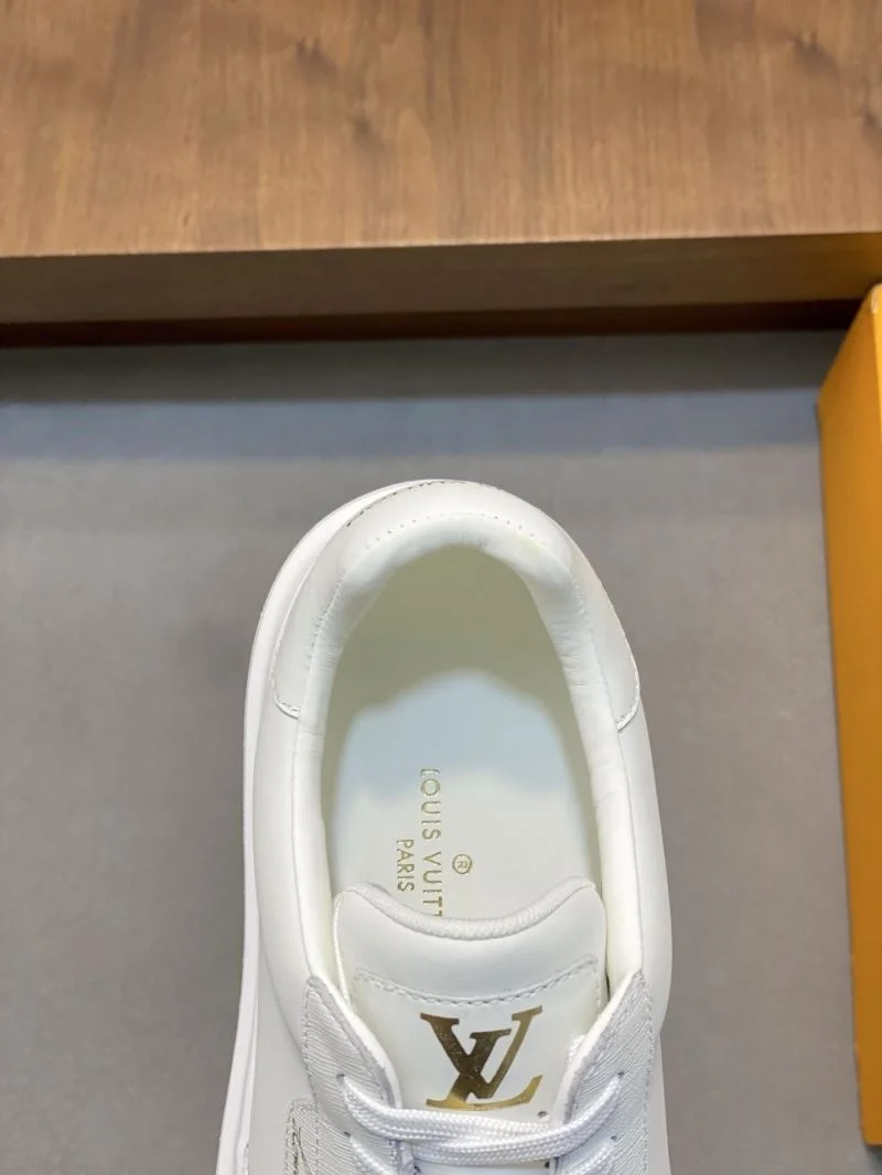Versatile Louis Vuitton Low Shoes 32792